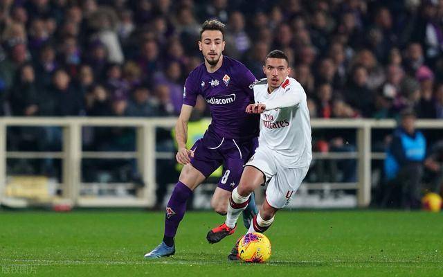  佛罗伦萨中场卡斯特罗维利巧妙助攻破僵持  